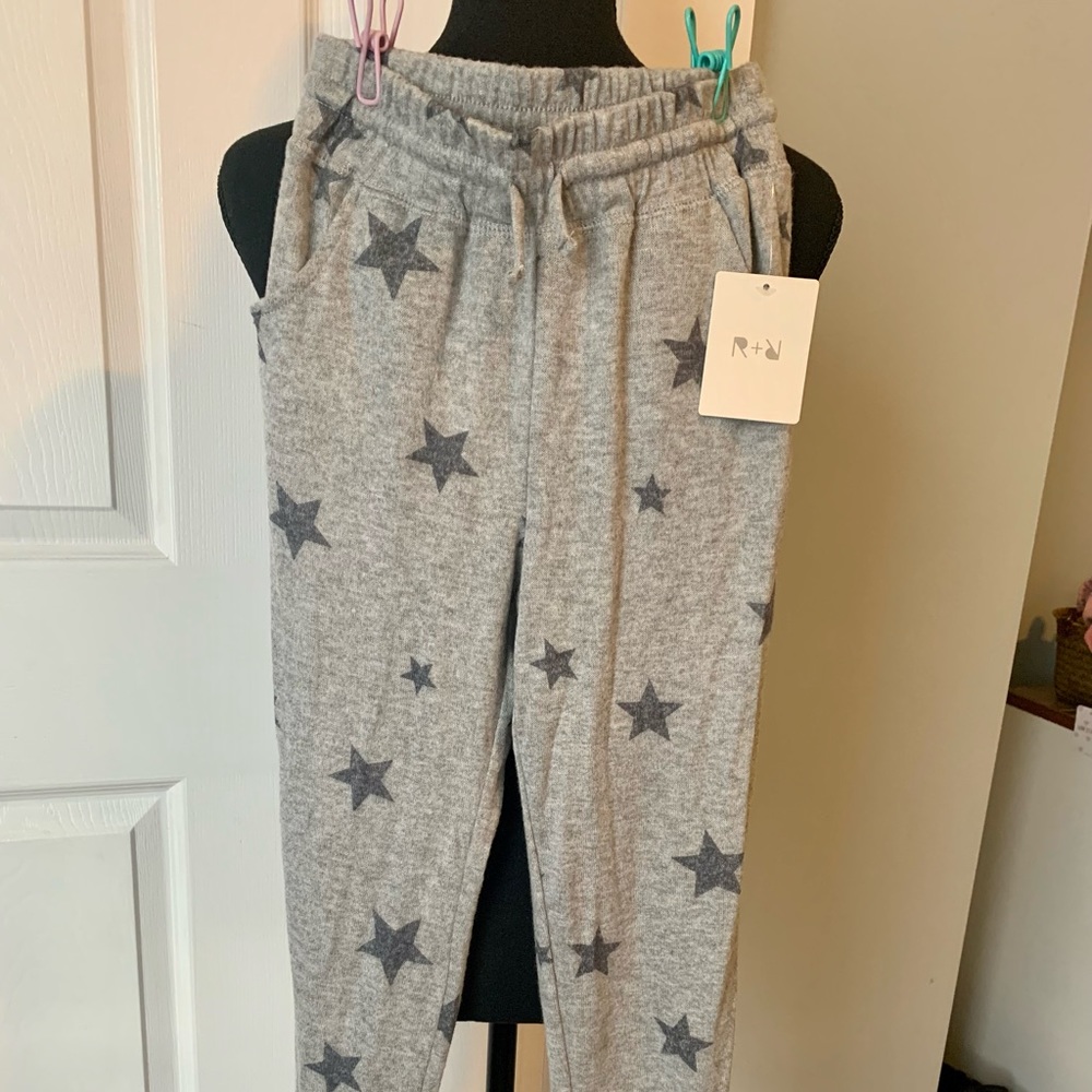 Rumi + Ryder joggers, grey star print, girls' 8/10 NWT
